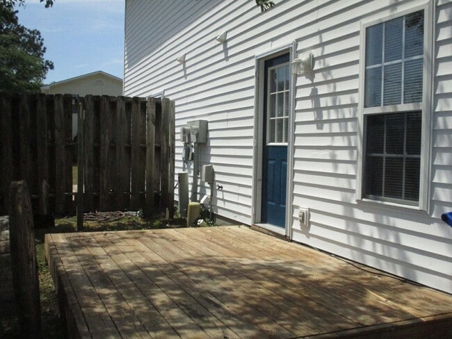 Building Photo - 402 Johns Way