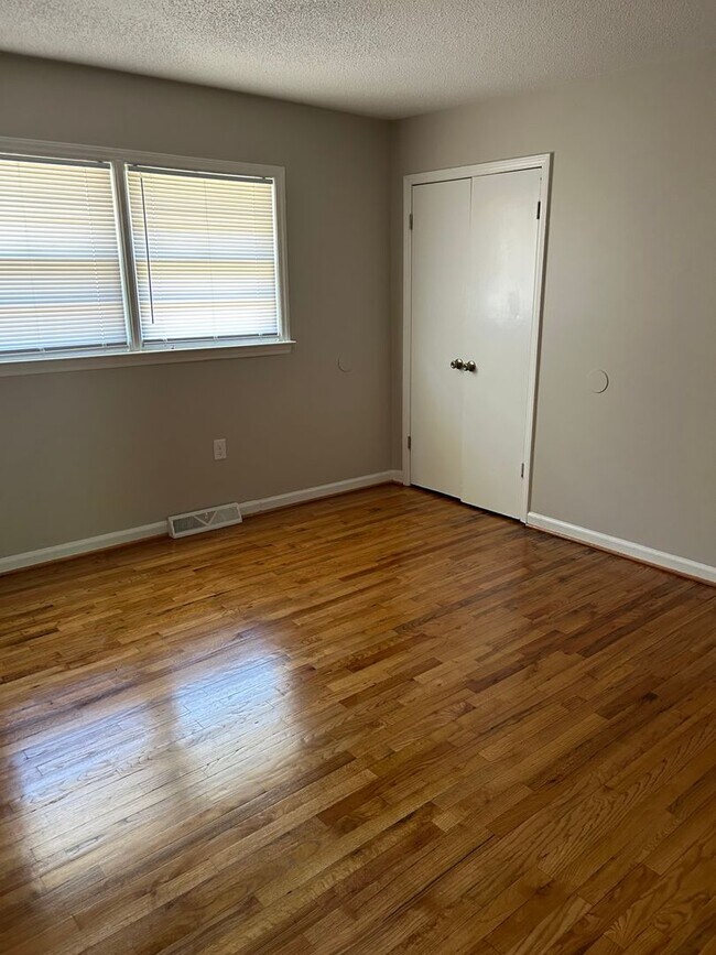 Building Photo - 1529 Charter Dr