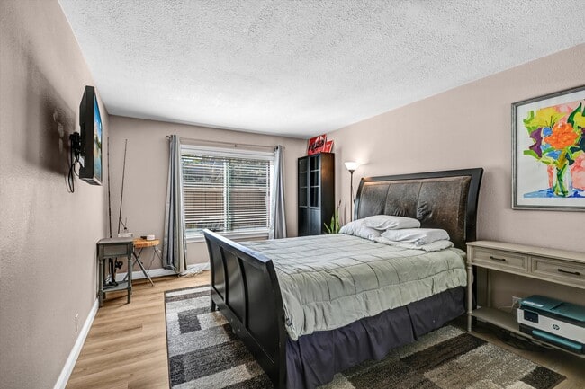 Building Photo - 4020 Porte La Paz