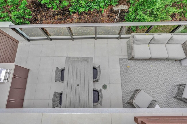 Building Photo - 3040 N Ocean Blvd