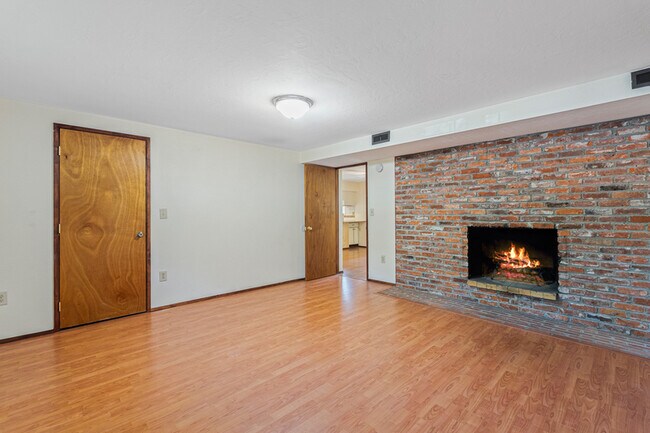 Building Photo - 415 N 179th Pl