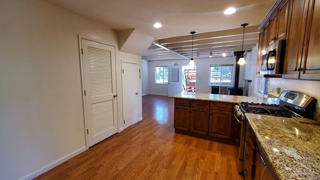 Building Photo - LONG-TERM RENTAL: Great Cedar Flat Home wi...