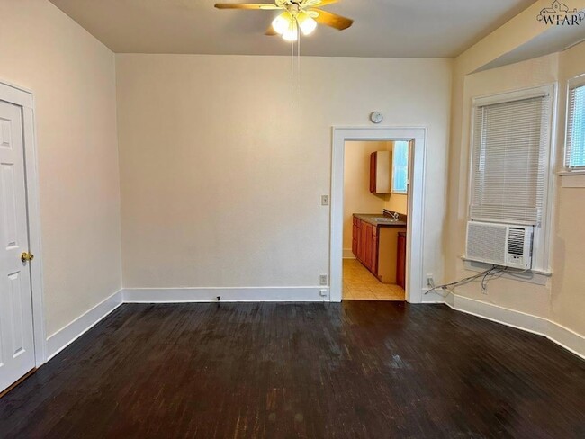 Building Photo - 2007 10th St