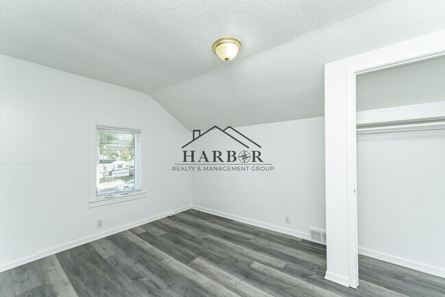 Building Photo - 315 5th Ave NW