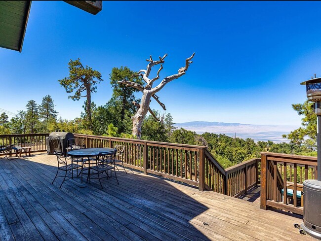 Building Photo - Furnished Mountain Retreat