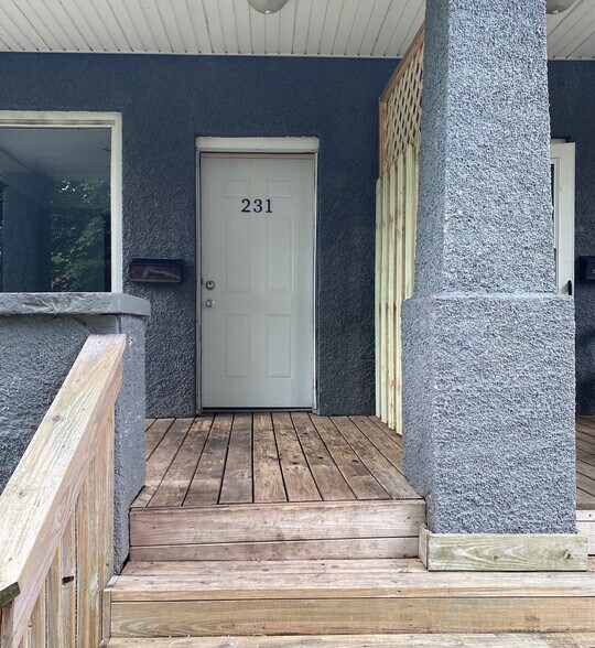 Building Photo - 231 44th St