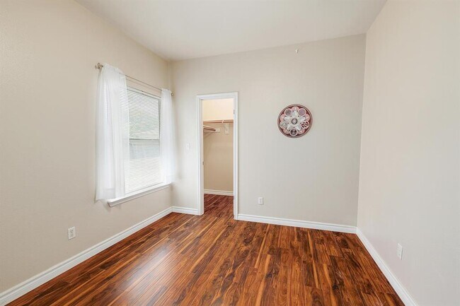 Building Photo - 8703 Weiser Dr