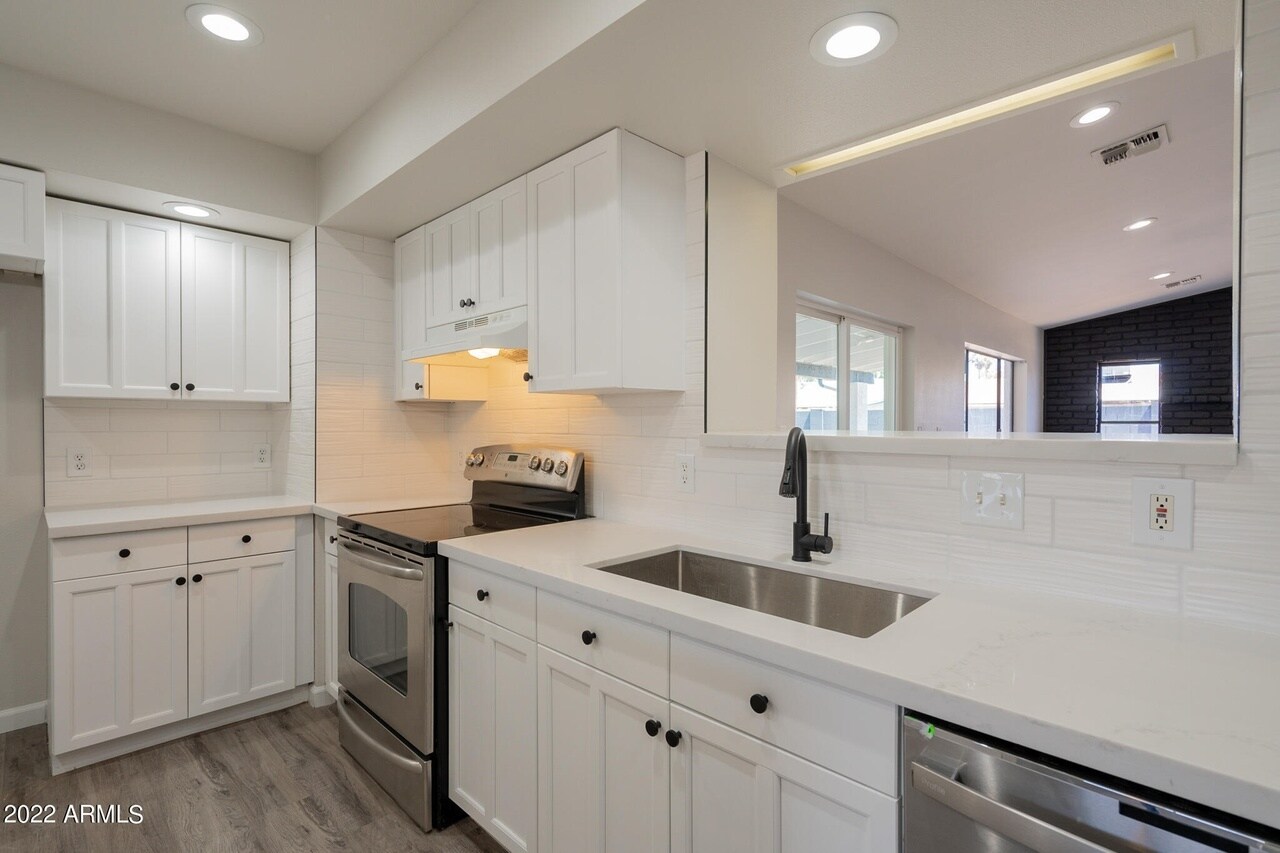 Building Photo - 822 W 18th St