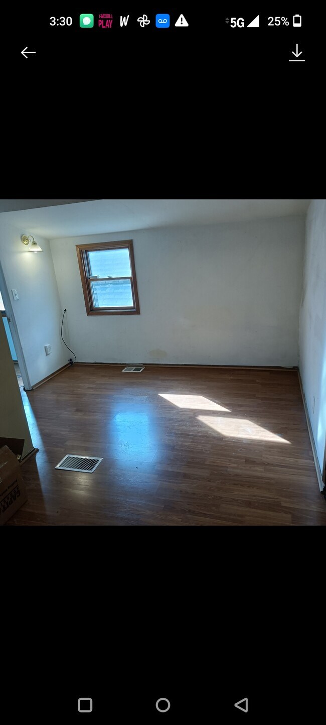 Building Photo - 1440 W Barry Ave