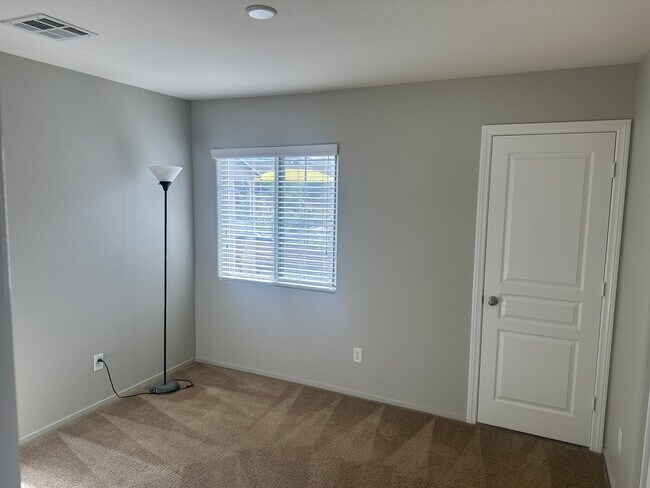 Building Photo - Henderson!!! Community: Cadence!! 4 Bedrooms!!! Bed & Full bath downstairs!! Loft/computer area u...