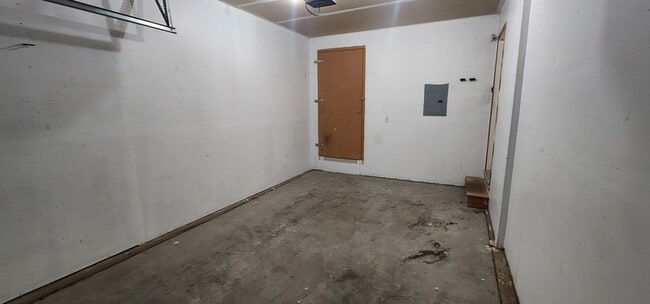 Building Photo - 1326 S Skyline Dr