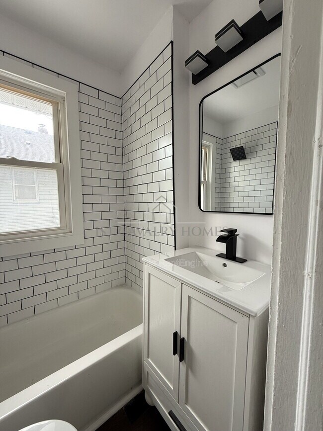 Building Photo - 778 Ravenswood St
