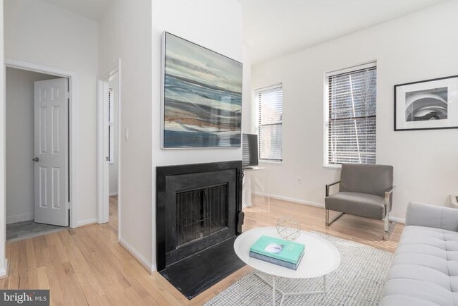 Building Photo - 1843 Mintwood Pl NW