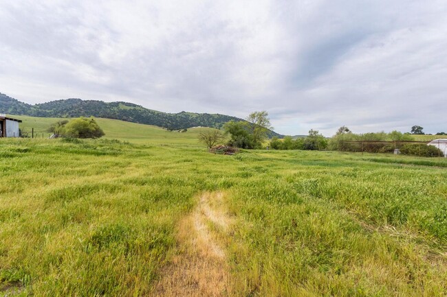 Building Photo - Home on Acreage (horses OK)  for Lease