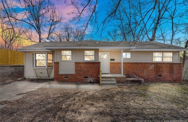 Primary Photo - 233 N 44th West Ave