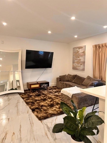 Building Photo - 760 Euclid Ave