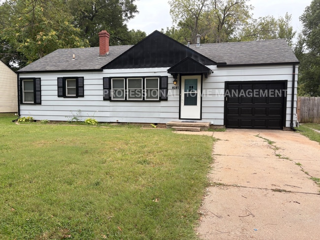 Primary Photo - Charming 3 bedroom 1 bath home with 2 gara...