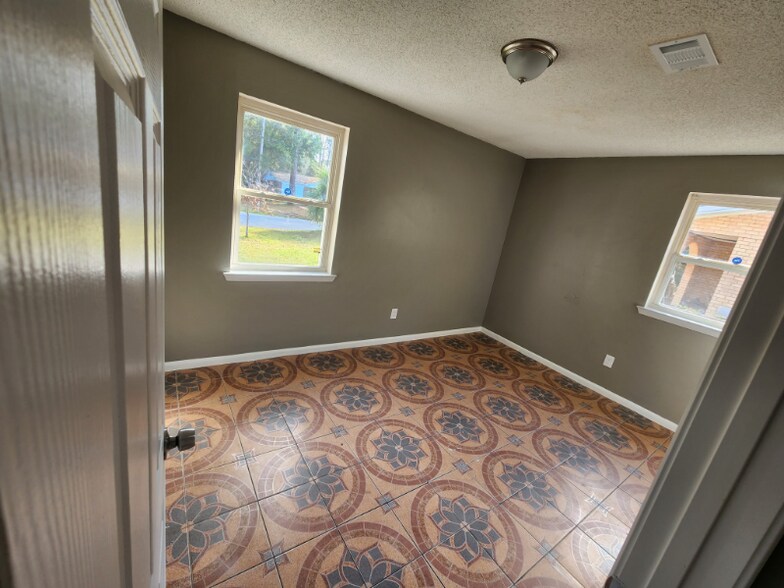 Building Photo - 1003 Bartow Ave