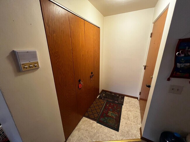Building Photo - 318 Island Dr