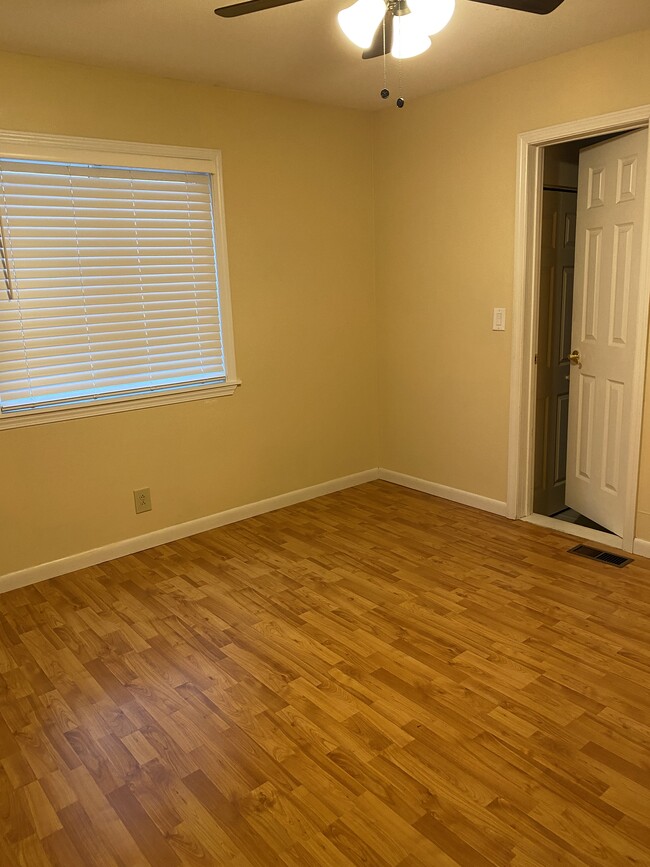 Building Photo - 313 St George Dr