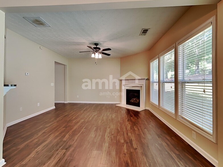 Building Photo - 311 Barberry Pl