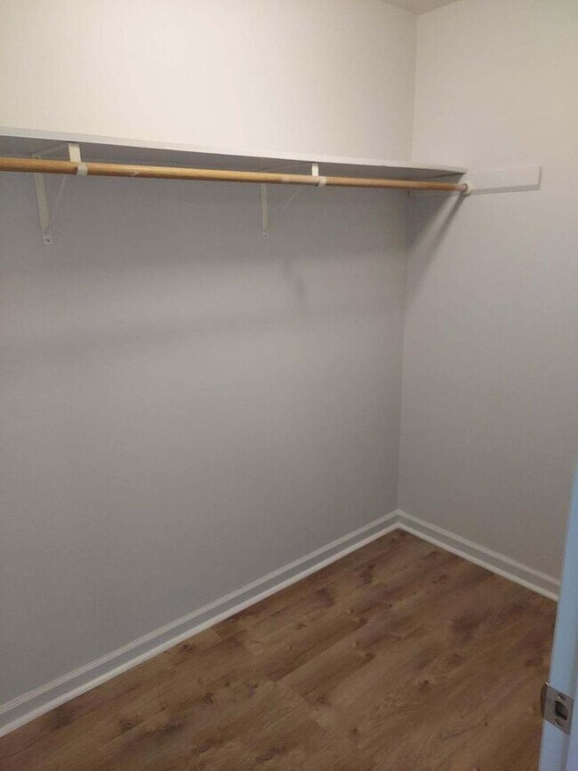 Building Photo - Beautiful Roanoke 2 bed 2 bath Duplex