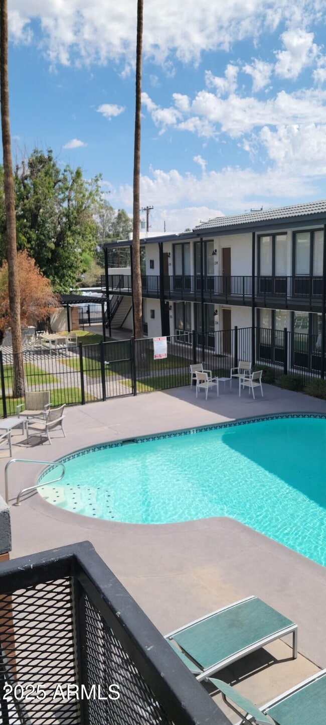 Building Photo - 2339 W Northern Ave