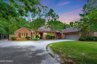 Building Photo - 403 Phoenix Dr