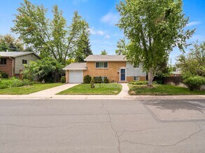 Building Photo - 766 W Davies Way