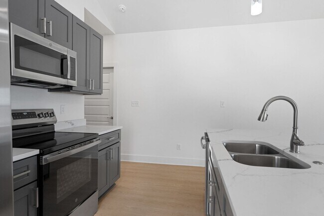 Building Photo - The Chalet at Been Road Villas 3 Bed, 2 Bath