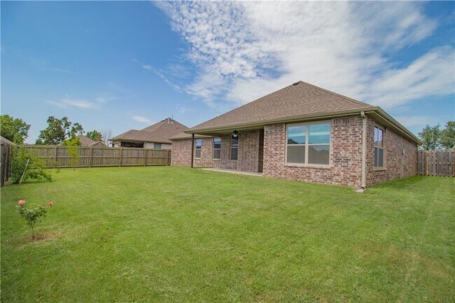 Building Photo - 1220 Gardenia St