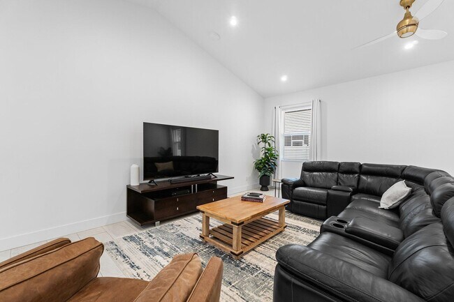 Building Photo - 17868 Limestone Creek Rd