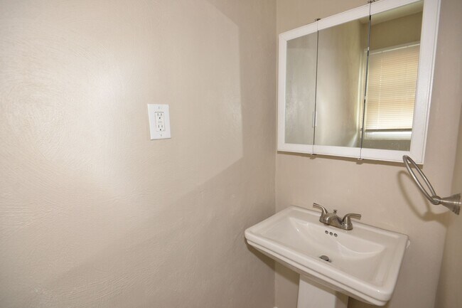 Building Photo - 278 Appian Ave
