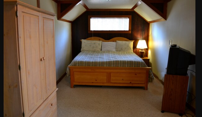 Building Photo - Furnished Seasonal or Long term  for 8 ppl. near heavenly Avail. 04/15/26!