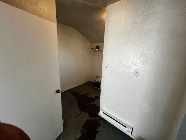 Building Photo - 3 bed 1 bath