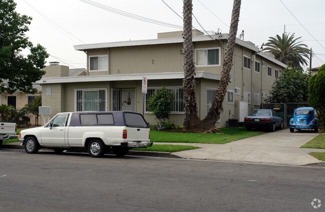 Building Photo - 611 S Fir Ave