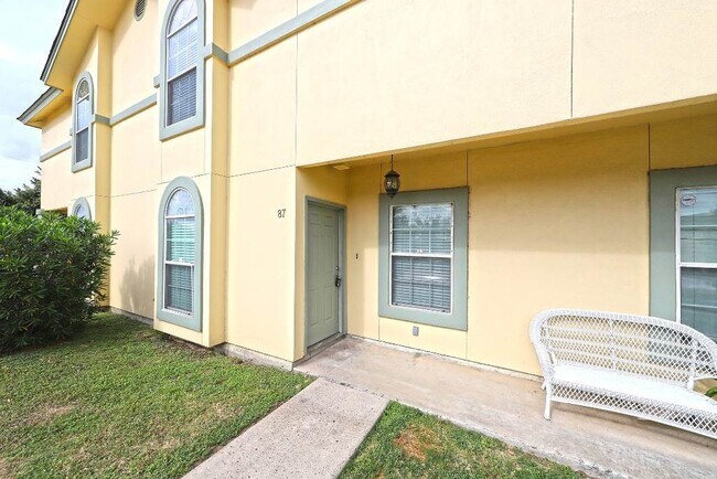 Primary Photo - 1000 Ranchway Dr