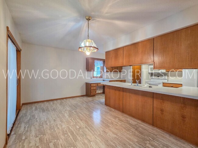 Building Photo - Spacious 5-Bedroom Ranch in the Heart of Waukee with a fenced in yard