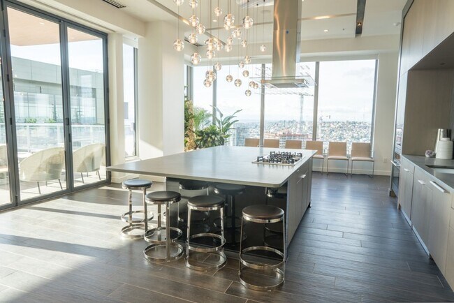 Building Photo - 2Bd/2Ba Seattle Condo