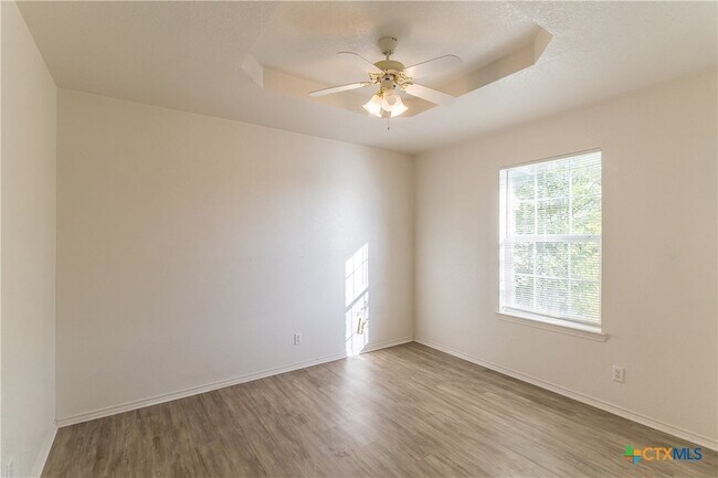 Building Photo - 4514 Hondo Dr