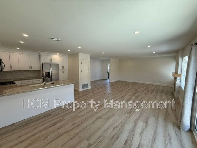 Building Photo - 3328 Paseo Halcon