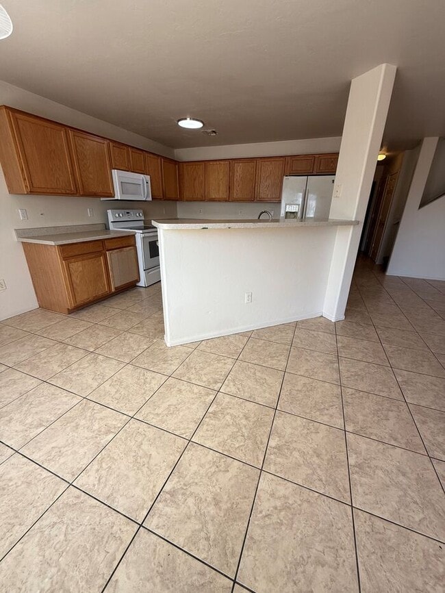 Building Photo - House For Rent