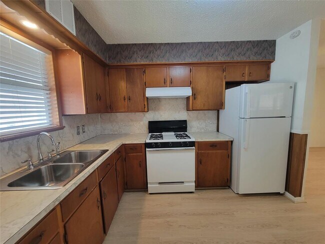 Building Photo - 5806 Nassau Dr