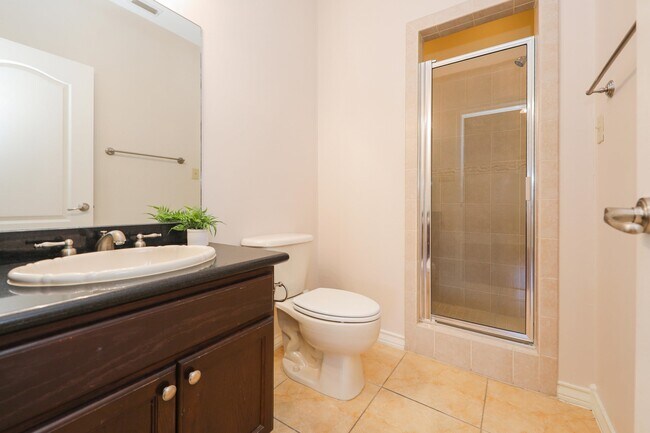 Building Photo - 707 St James Dr