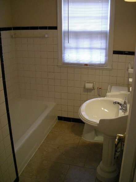 Building Photo - 4024 NW 32nd St