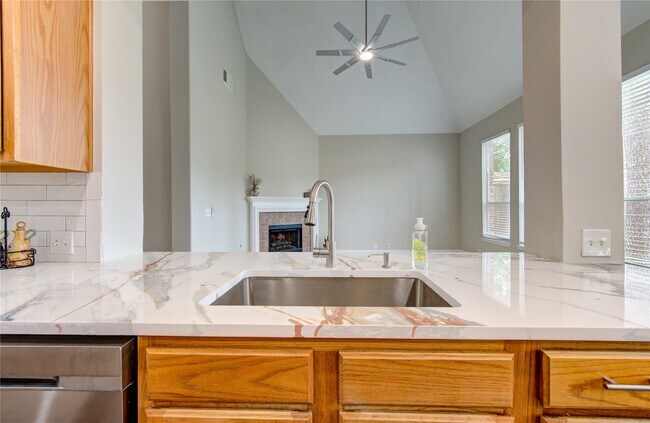 Building Photo - 11706 Canyon Breeze Dr