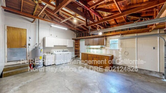Building Photo - 652 Corlano Ave