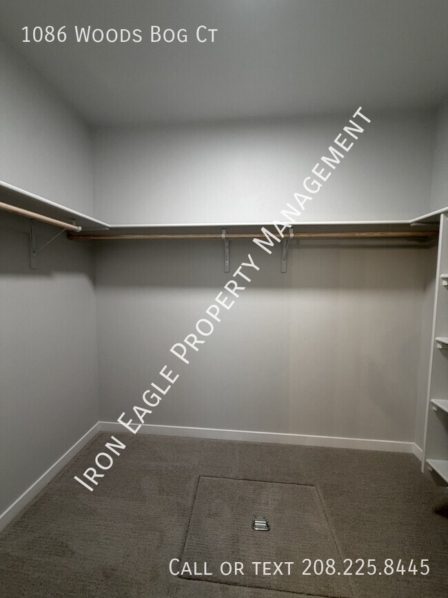 Building Photo - 1086 Woods Bog Ct