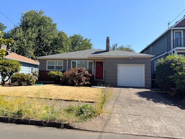 Building Photo - Gardener's Delight 4 Bed, 2.5 Bath House w...