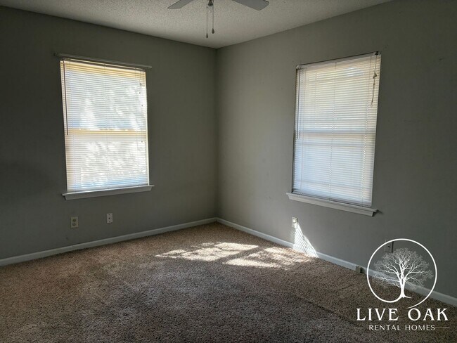Building Photo - 714 Hemingway Dr